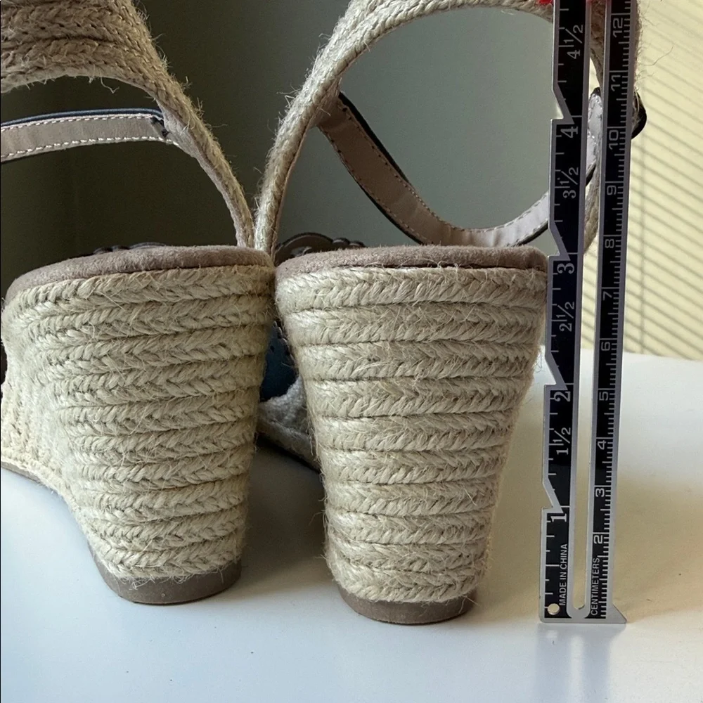 Rialto Espadrille Wedge Sandals floral laser cut adjustable ankle strap Like New